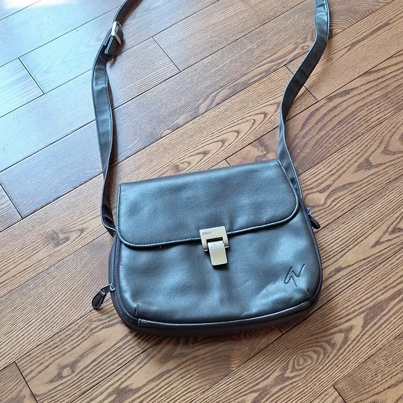 Brownish/Blackish Gloria Vanderbilt Classy Zippered Purse - Picture 1 of 5